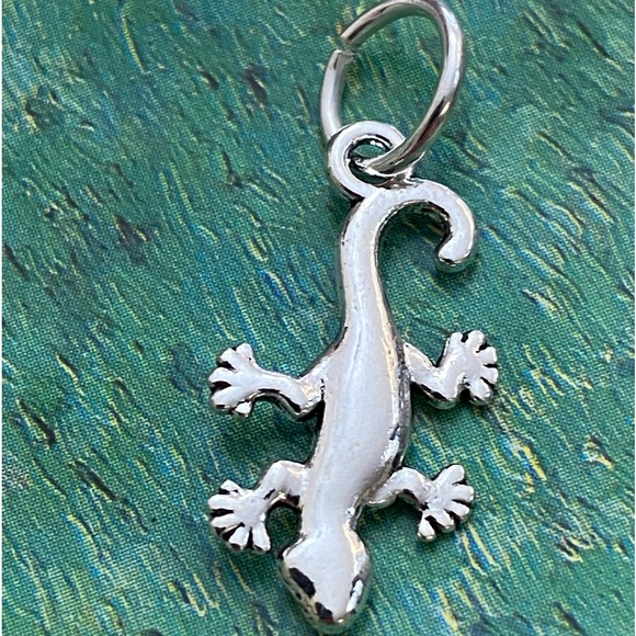5/$10❤️❤️❤️NEW Tibetan Silver Gecko Charm - Picture 2 of 3